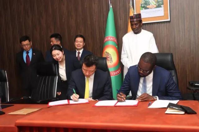 Nigerien and Chinese officials sign oil agreements in Niamey, file photo