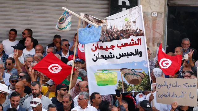 Protesters in a street in Tunis
