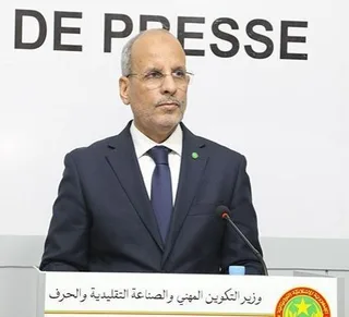 Mohamed Maalainine Ould Eyih speaking at a press conference
