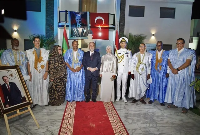 Group photo in front of the Turkish and Mauritanian flags at the reception