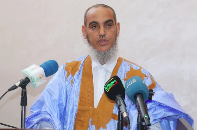 Tawassoul president Hamadi Ould Sidi El Moctar speaking in front of media microphones