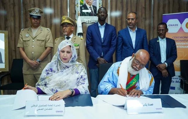 Officials sign an agreement at a CNASS ceremony in Nouakchott