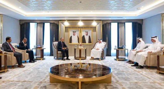 Qatari and Mauritanian officials meeting in Doha
