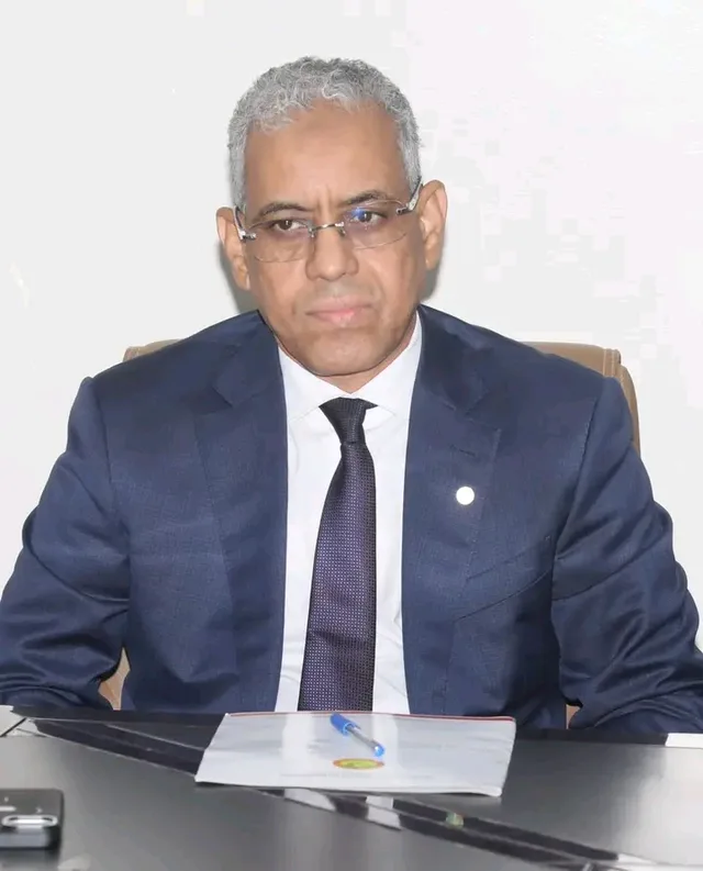 Portrait of Mohamed Ould Bebbana seated at a desk