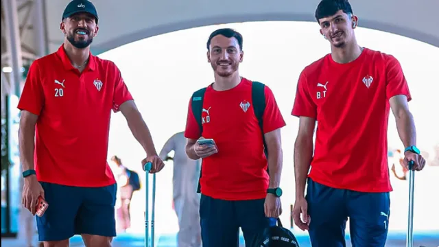 Official photograph of CR Belouizdad travelling to Mauritania to face AS Douanes in October 2026.