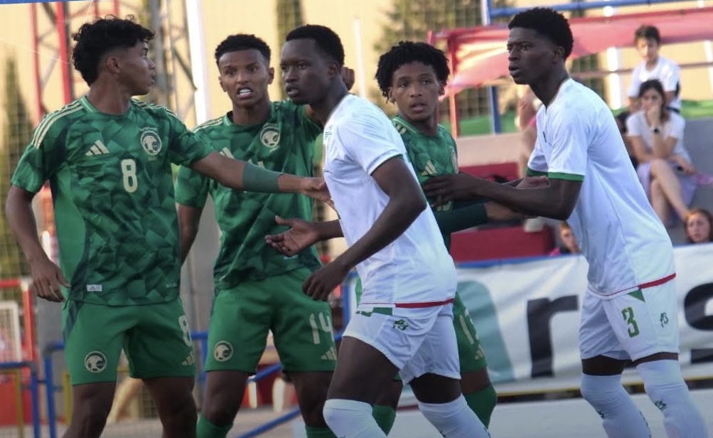 Mauritanian youth players in white mark Saudi players in green at a set piece, file photo