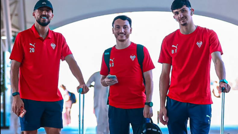 Official photograph of CR Belouizdad travelling to Mauritania to face AS Douanes in October 2026.