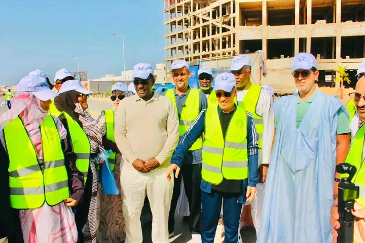 Officials and activists of the El Insaf party in safety vests at the launch of a clean-up campaign in Nouakchott