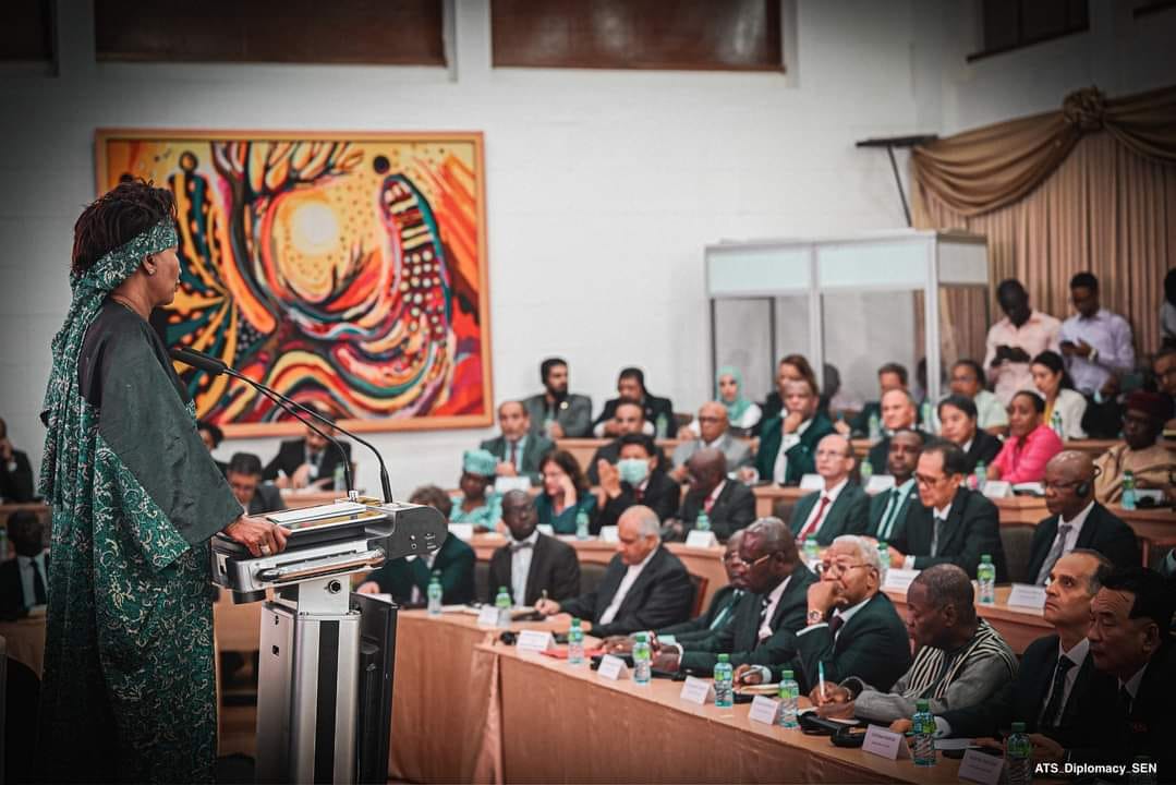 Aïssata Tall Sall speaking at a lectern to ambassadors and diplomats in Dakar